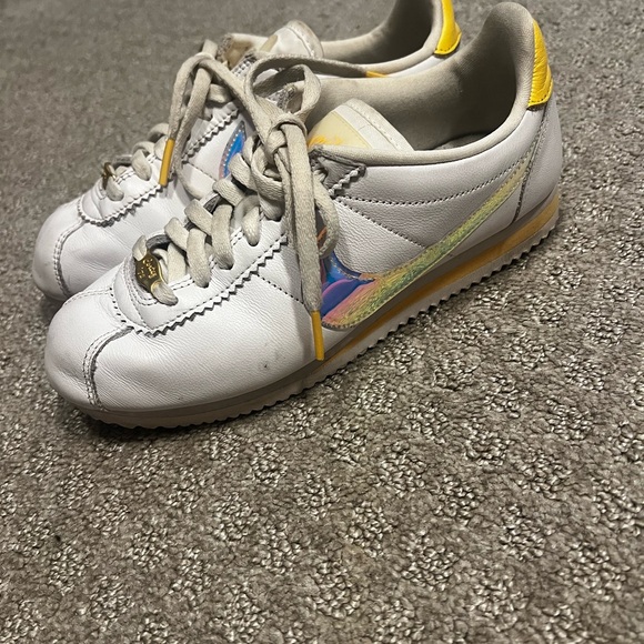 Vintage Nike White Sneakers - Picture 1 of 5